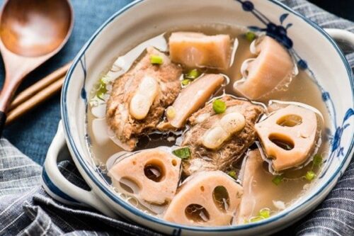 Canh sườn non củ sen