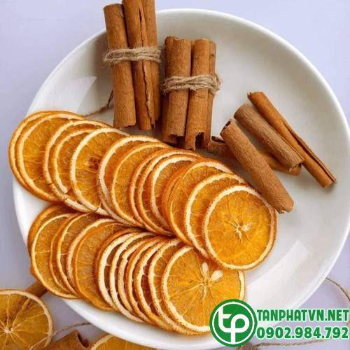 dùng cam và quế pha trà