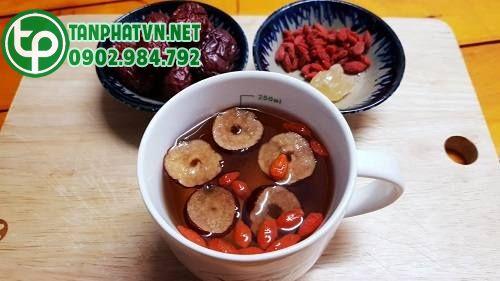pha trà táo đỏ