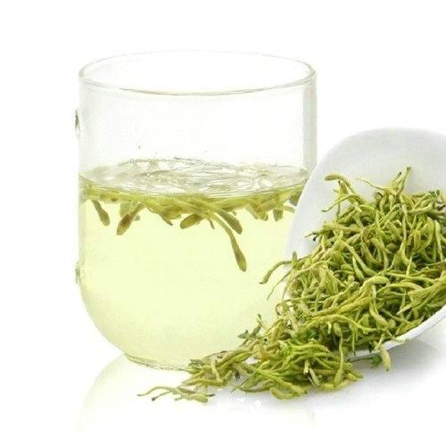 Nước sắc từ kim ngân hoa Nước sắc từ kim ngân hoa