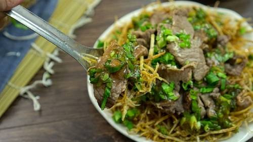 Gỏi bò khoai môn Gỏi bò khoai môn