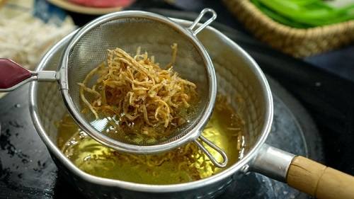 Chiên khoai môn trộn gỏi Chiên khoai môn trộn gỏi