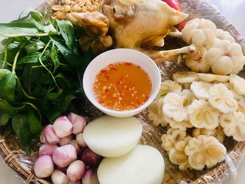 Gỏi gà măng cụt