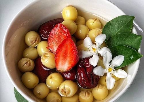 Chè hạt sen táo đỏ Chè hạt sen táo đỏ