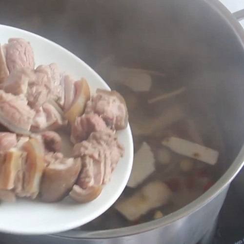 Cách nấu dê hầm hạt sen đơn giản dễ làm? Cách nấu dê hầm hạt sen đơn giản dễ làm?