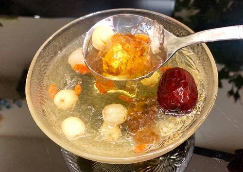 Tuyết yến và mủ trôm