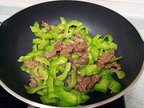 Xào thịt bò khổ qua Xào thịt bò khổ qua