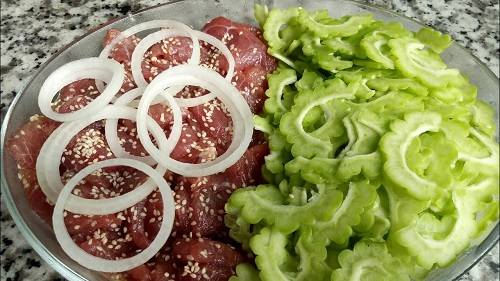 Cách nấu khổ qua rừng xào thịt bò ngon miệng? Cách nấu khổ qua rừng xào thịt bò ngon miệng?
