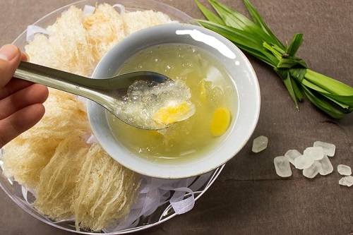 Lá dứa chưng yến Lá dứa chưng yến