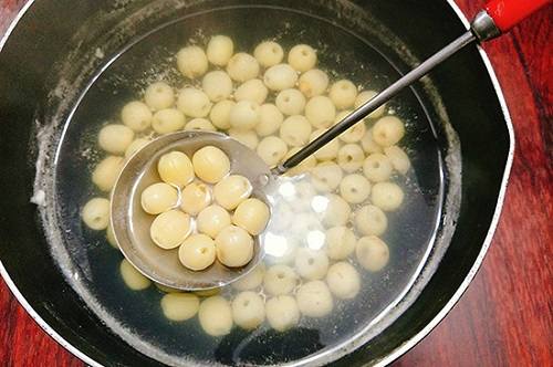 Cách nấu chè hạt sen long nhãn ngon miệng? Cách nấu chè hạt sen long nhãn ngon miệng?