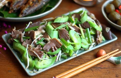 Lòng gà xào mướp Lòng gà xào mướp
