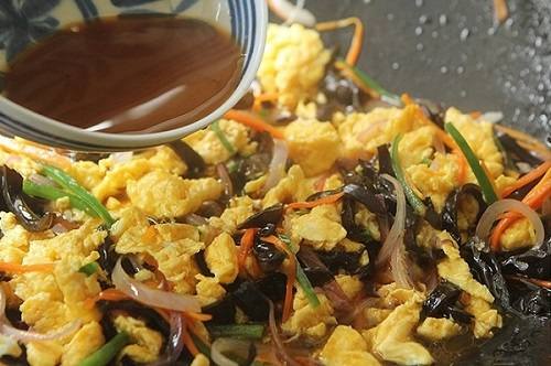 Cách nấu nấm mèo xào trứng đơn giản ngon miệng? Cách nấu nấm mèo xào trứng đơn giản ngon miệng?