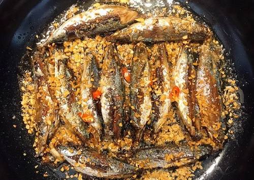 Cá nục sốt mắm tỏi