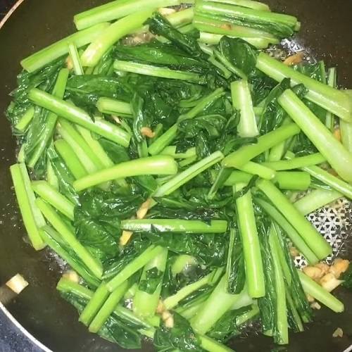  Cách nấu cải ngọt xào tỏi đậm đà?