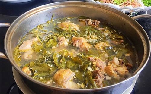  Cách nấu canh gà lá giang chua cay đậm vị?