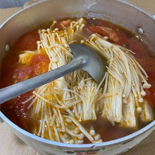 Cách nấu canh sườn nấm kim châm sần sật? Cách nấu canh sườn nấm kim châm sần sật?