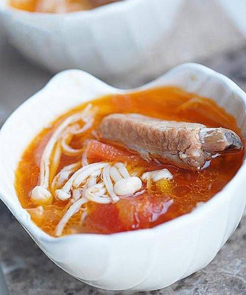 Canh sườn nấm kim châm Canh sườn nấm kim châm