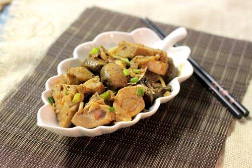 Gà ta kho nấm Gà ta kho nấm