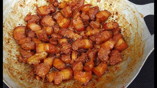 Thịt ba rọi kho tiêu