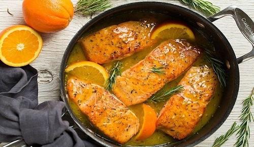 Cá hồi sốt cam lá hương thảo