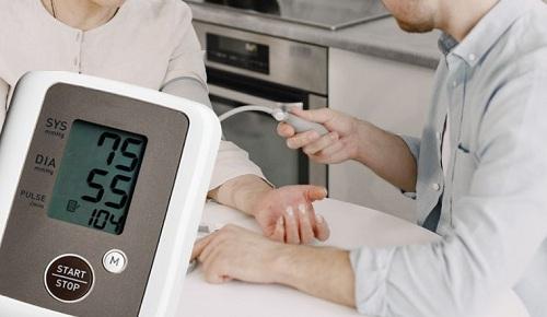 Người bị huyết áp thấp không nên dùng trà lá sen