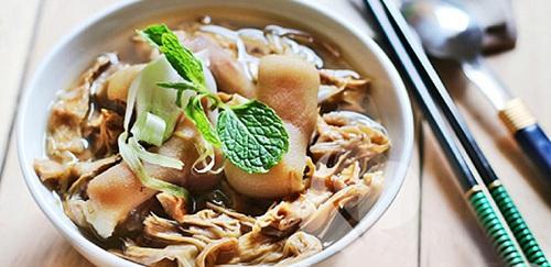 Canh măng khô hầm giò heo