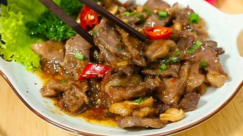 Cuống họng heo xào chua ngọt