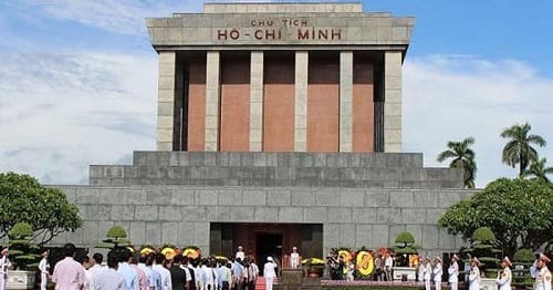 Viếng lăng Chủ tịch Hồ Chí Minh