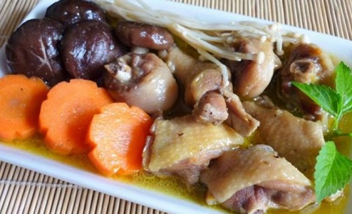 Món gà hầm nấm dưỡng sinh