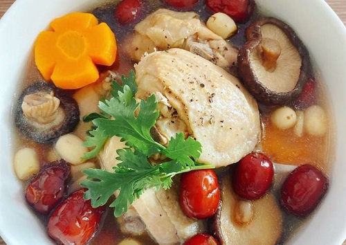Hầm gà canh nấm dưỡng sinh