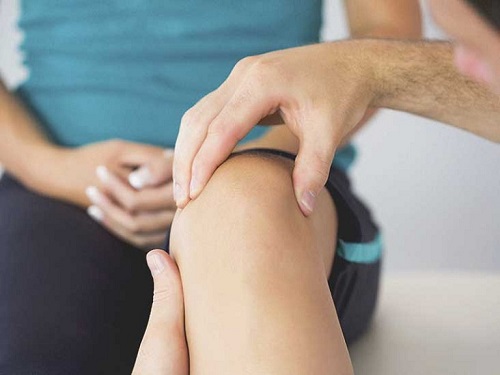Rượu xoa bóp thiên niên kiện trị thoái hóa khớp