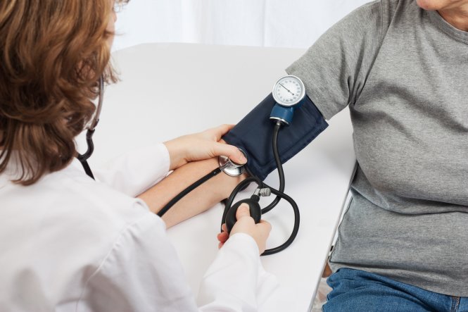 Người huyết áp thấp không nên dùng trà cà gai leo