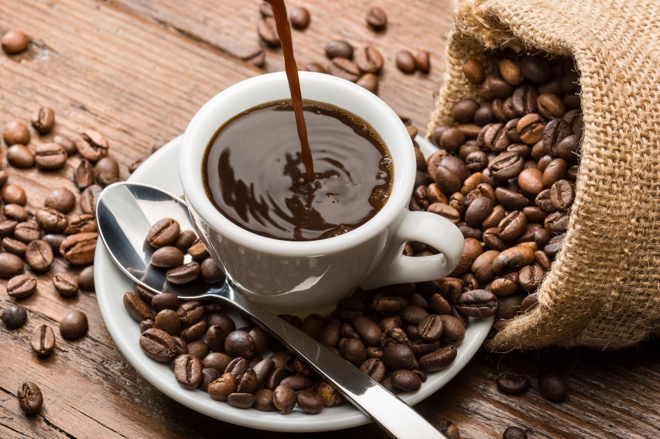 Không uống cà phê khi dùng trà cam thảo