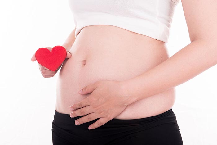 Minh họa đối tượng có bệnh lý đặc biệt không nên uống trà cỏ mực