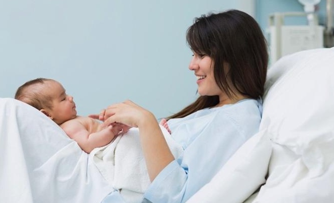 Lưu ý khi dùng trà túi lọc dây thìa canh cho phụ nữ sau sinh