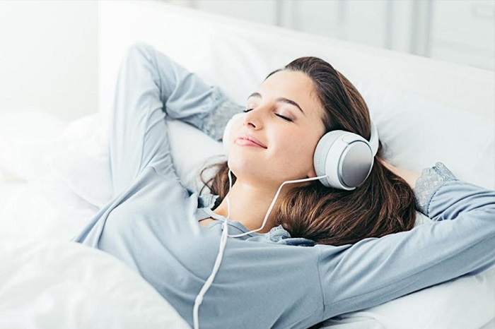 Nghe nhạc nhẹ trước khi ngủ