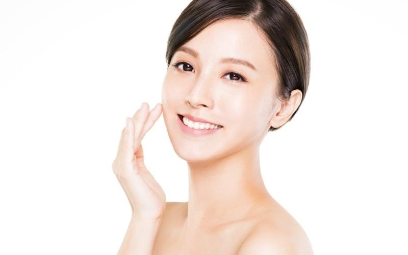 Uống trà atiso đỏ giúp làm đẹp da hiệu quả