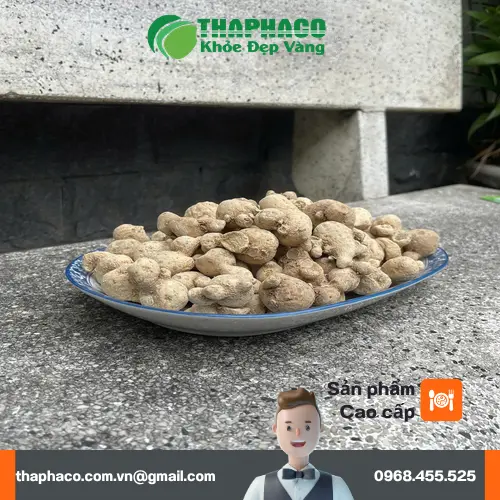 Các lát củ tam thất nam khô được đóng gói cẩn thận bởi Thảo Dược Tấn Phát