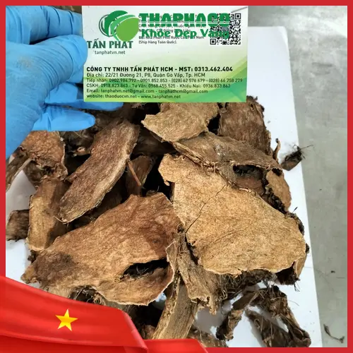 Mướp gai đã được phơi khô hoặc sấy khô, sẵn sàng cho việc sử dụng làm dược liệu, với màu sắc và hình dáng đặc trưng.