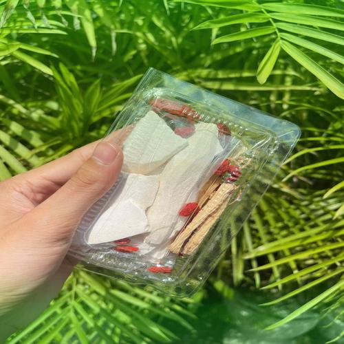 Món gà tiềm thảo dược bổ dưỡng cho sức khỏe